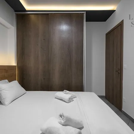 アパート Adelle Apartments, The Luxury