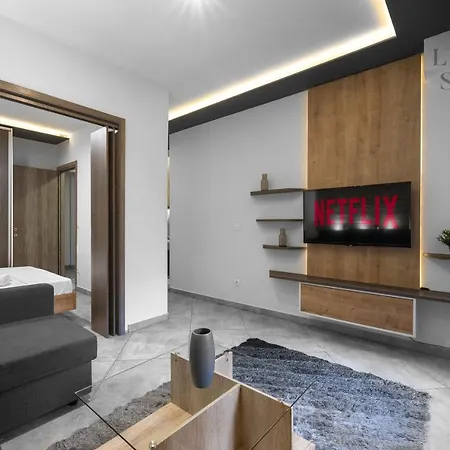 Апартаменты Adelle Apartments, The Luxury *